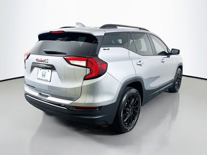 2024 GMC Terrain - Image 2