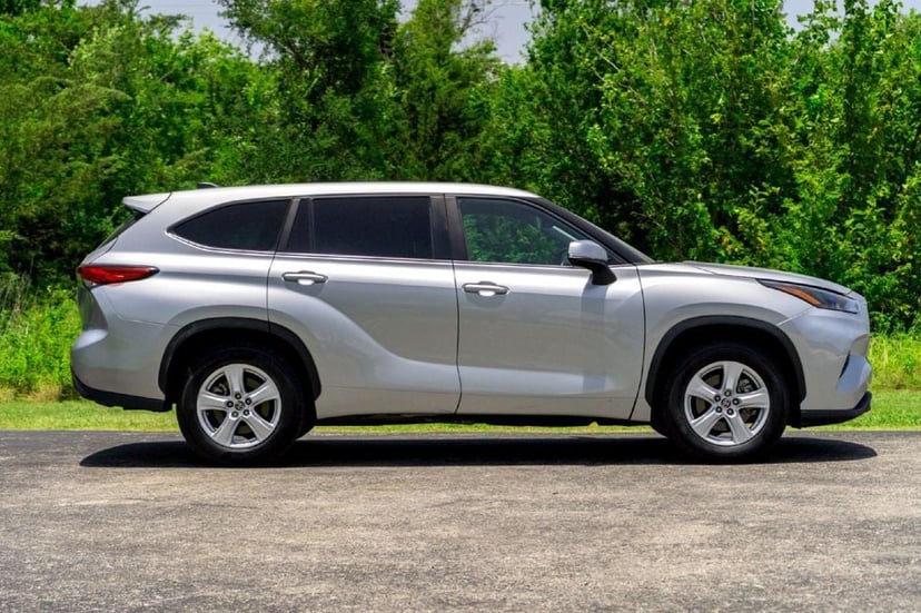 2023 Toyota Highlander - Image 2