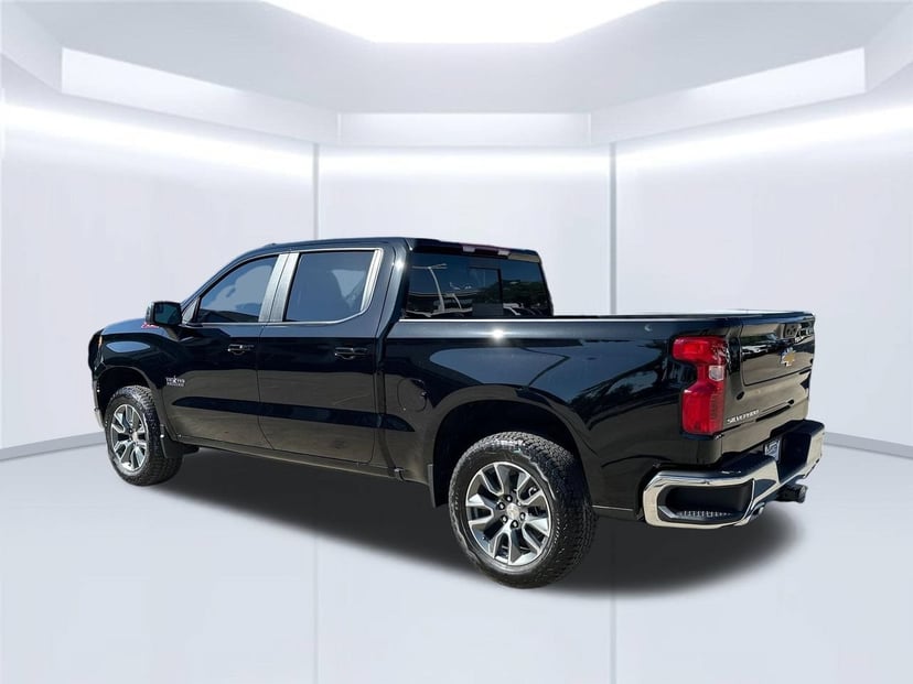 2026 Chevrolet Silverado 1500 - Image 3
