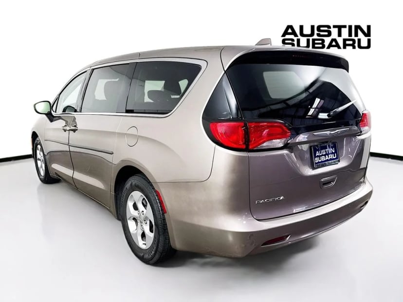 2017 Chrysler Pacifica - Image 3