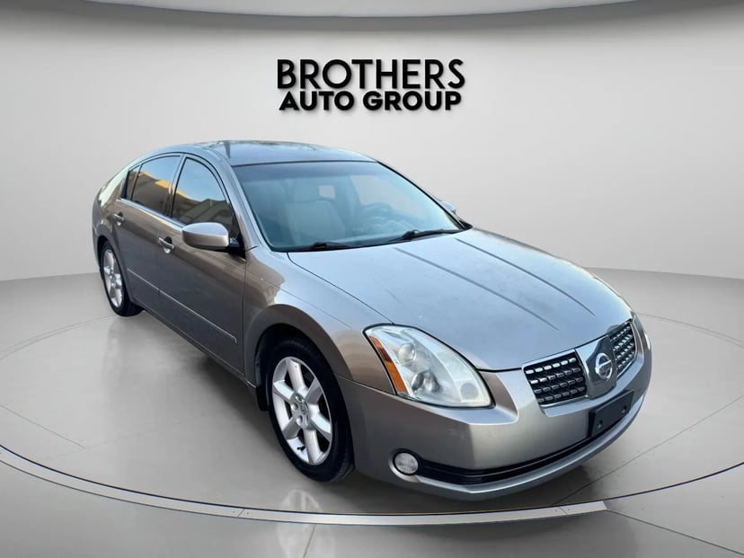 2004 Nissan Maxima - Image 2