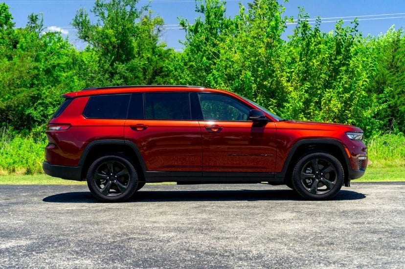 2025 Jeep Grand Cherokee L - Image 3