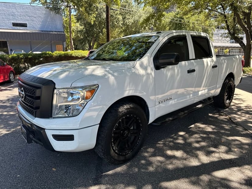 2021 Nissan Titan - Image 2