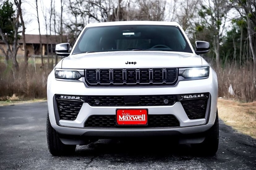 2026 Jeep Grand Cherokee - Image 2