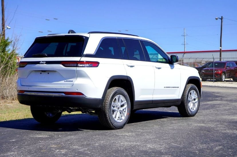 2026 Jeep Grand Cherokee - Image 3