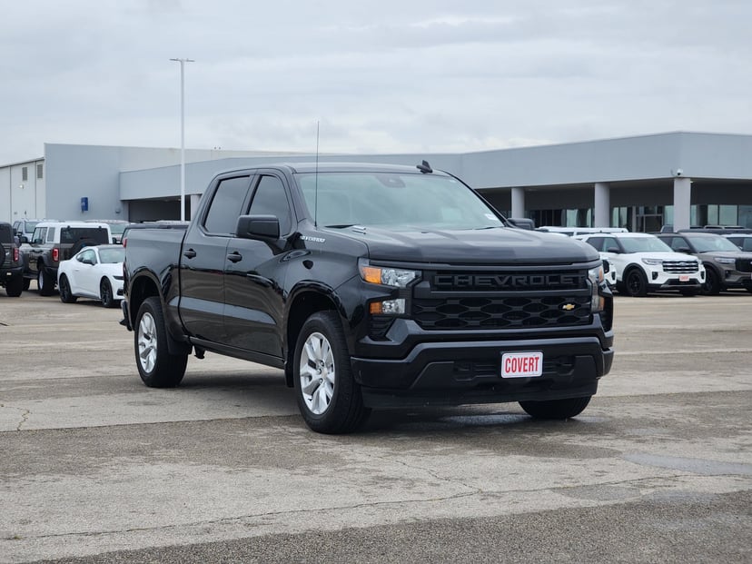 2025 Chevrolet Silverado - Image 2