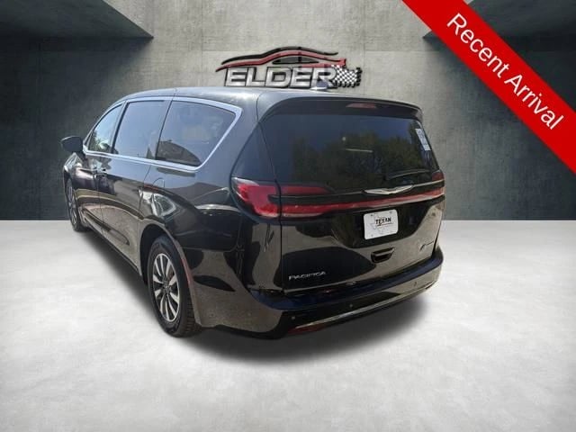 2024 Chrysler Pacifica - Image 2
