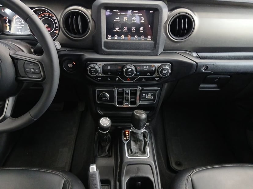 2023 Dodge Gladiator - Image 3