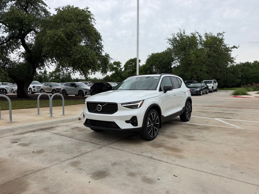 2026 Volvo XC40 - Image 1