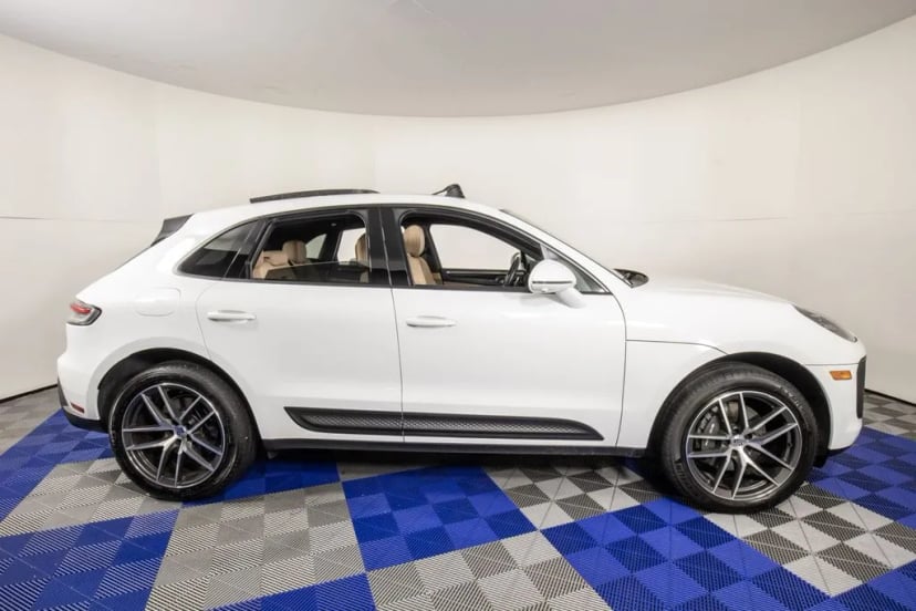 2024 Porsche Macan - Image 3