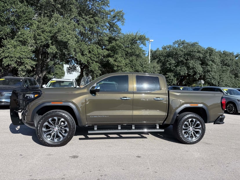 2023 GMC Canyon - Image 2