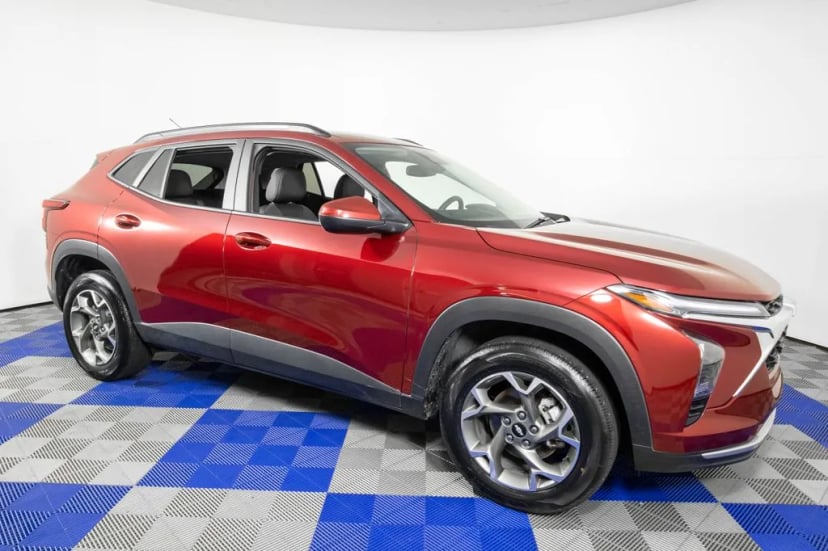 2025 Chevrolet Trax - Image 2