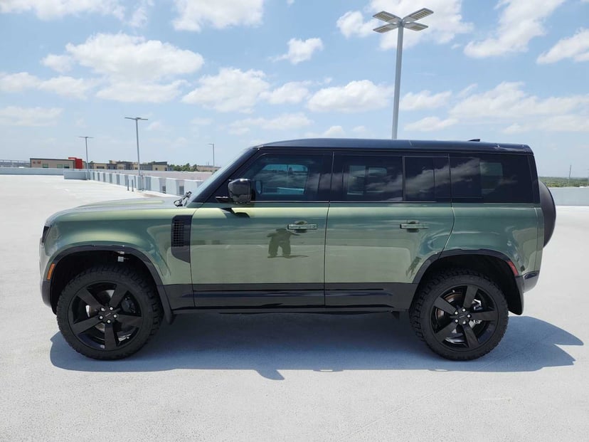 2026 Land Rover Defender - Image 2