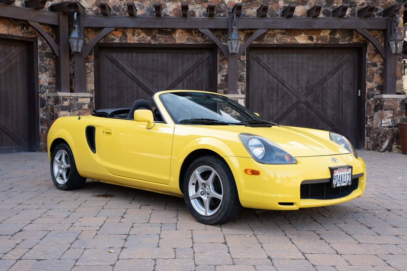 2001 Toyota MR2 - Image 2