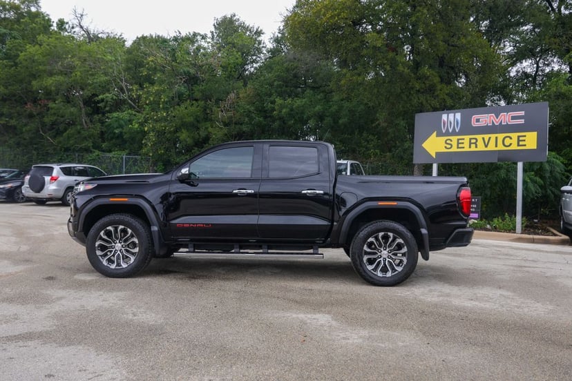 2023 GMC Canyon - Image 2