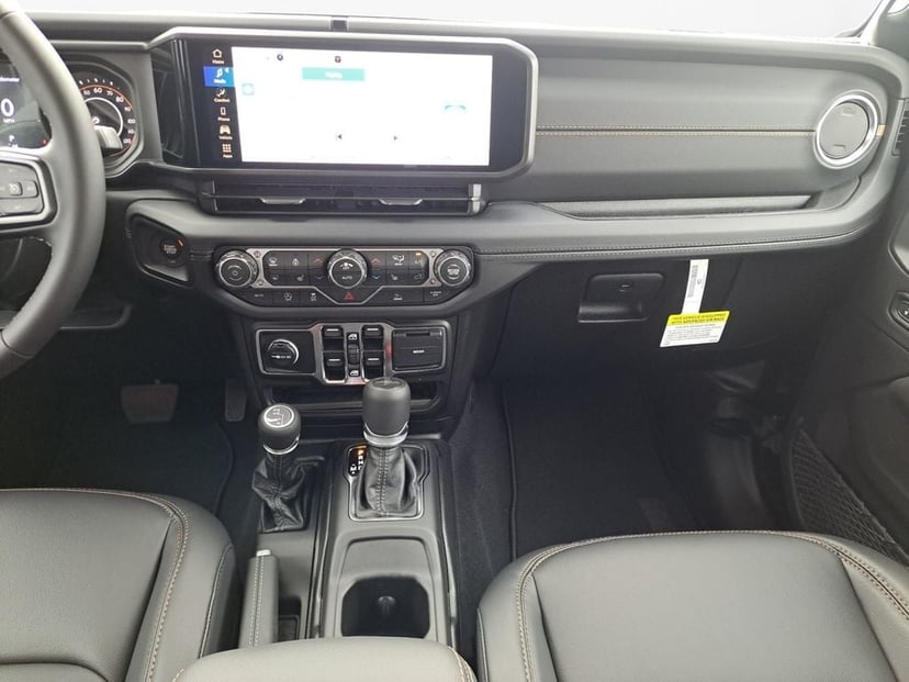 2026 Jeep Gladiator - Image 3
