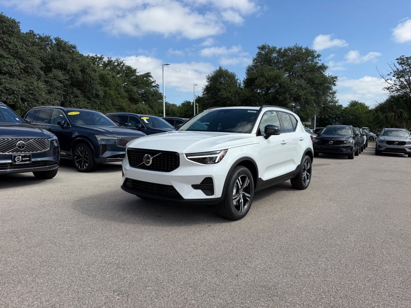 2026 Volvo XC40 - Image 1