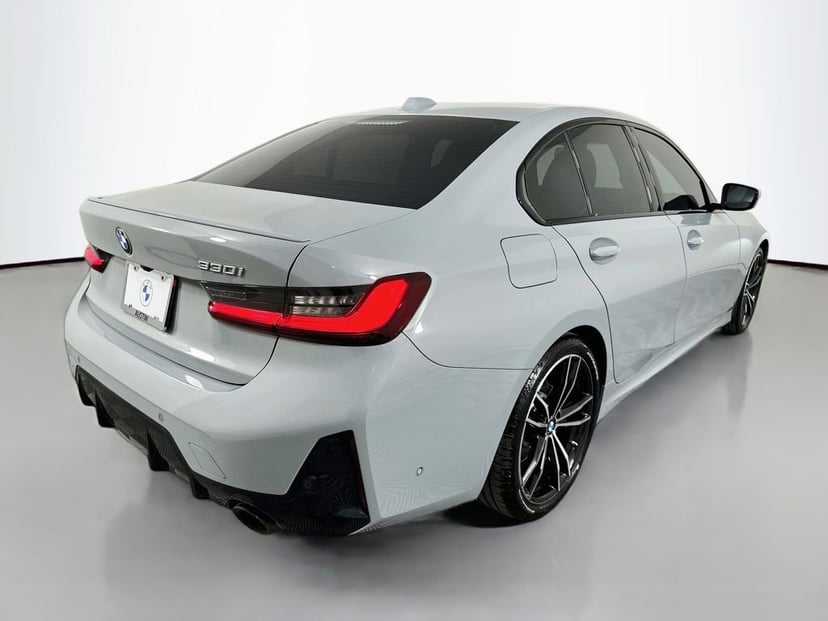 2023 BMW 3 Series - Image 3
