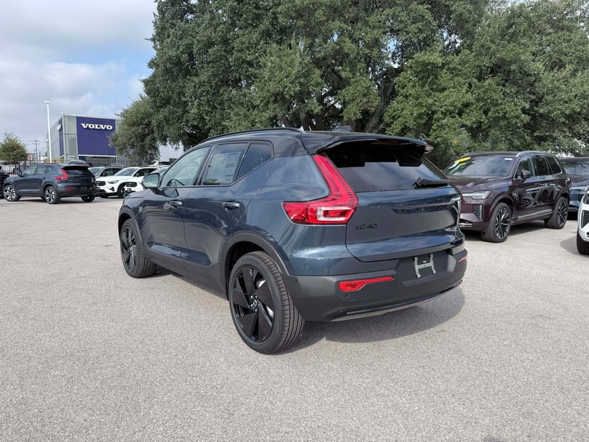 2026 Volvo XC40 - Image 2