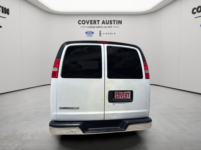 2018 Chevrolet Express 3500 - Image 3