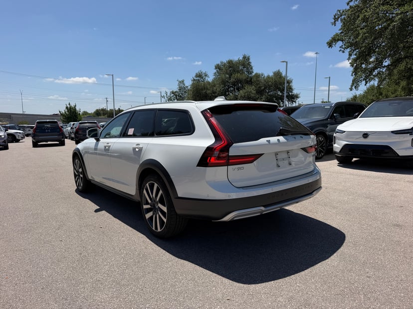 2021 Volvo v90cc - Image 3