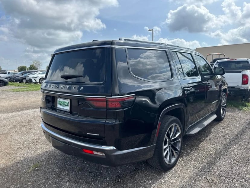 2022 Jeep Wagoneer - Image 3