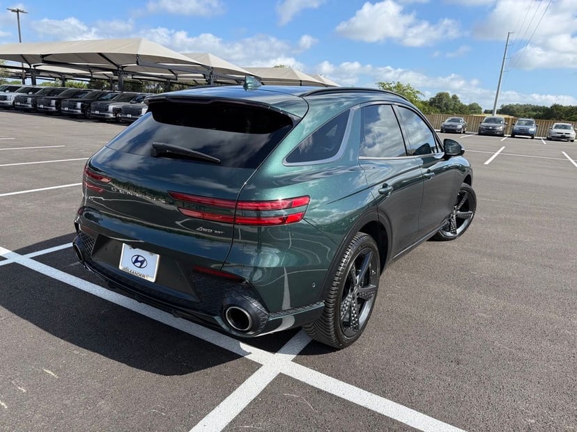 2023 Genesis GV70 - Image 2