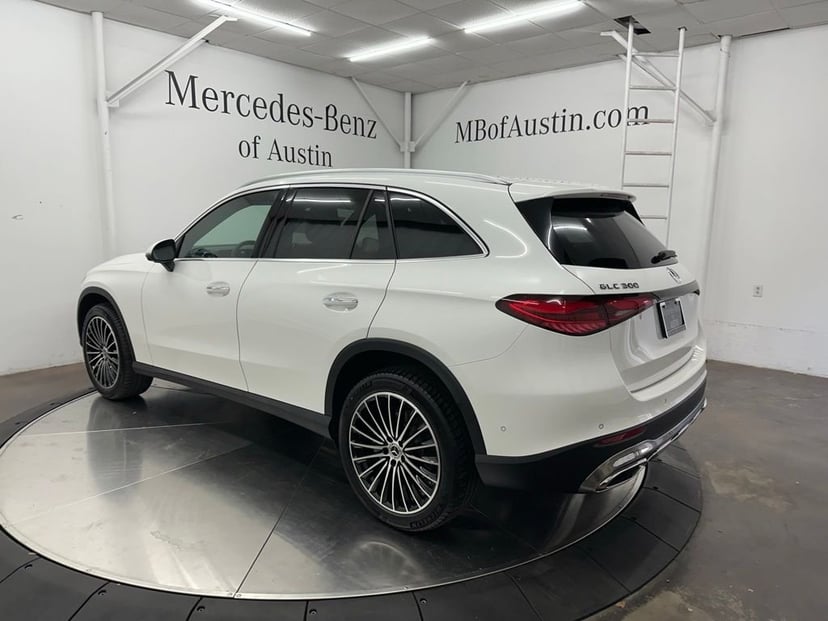 2027 Mercedes-Benz GLC - Image 3