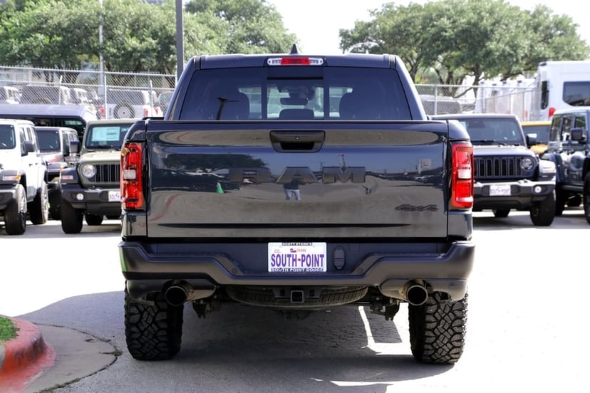 2025 Ram 1500 - Image 3
