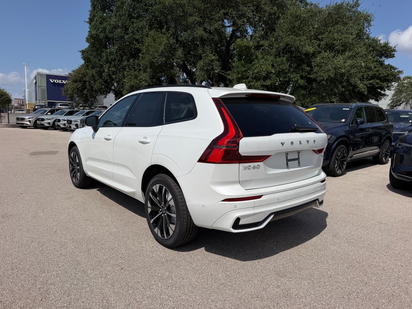 2026 Volvo XC60 - Image 3