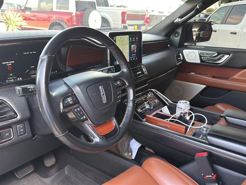 2020 Lincoln Navigator - Image 2