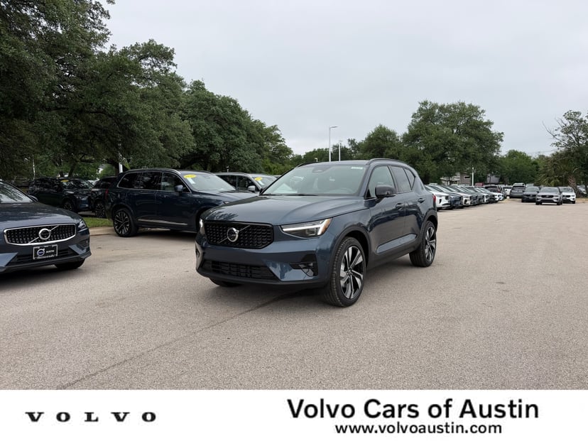 2026 Volvo XC40 - Image 1