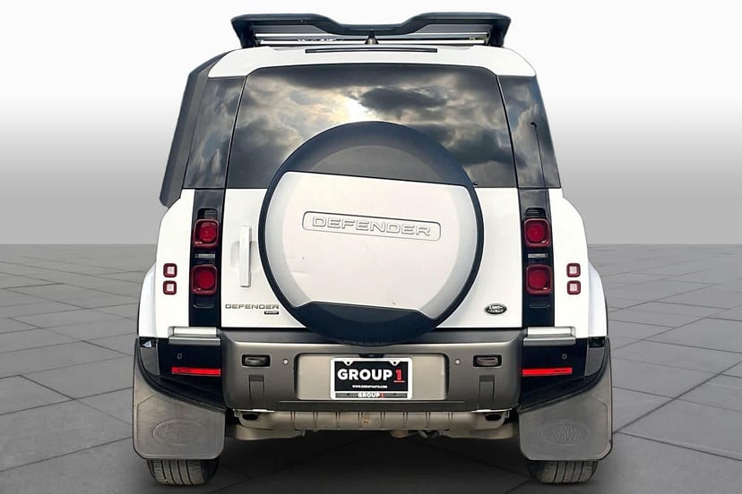 2022 Land Rover Defender - Image 2