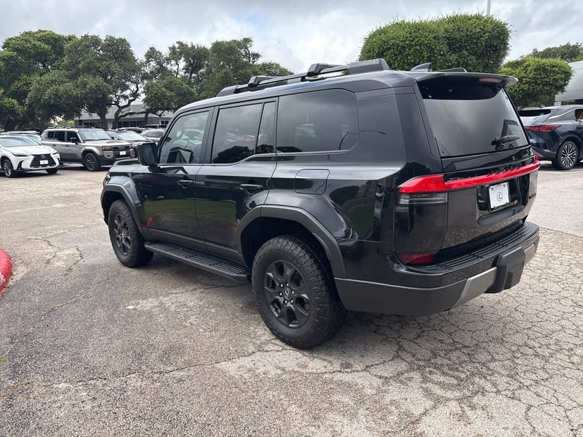 2024 Lexus GX - Image 3