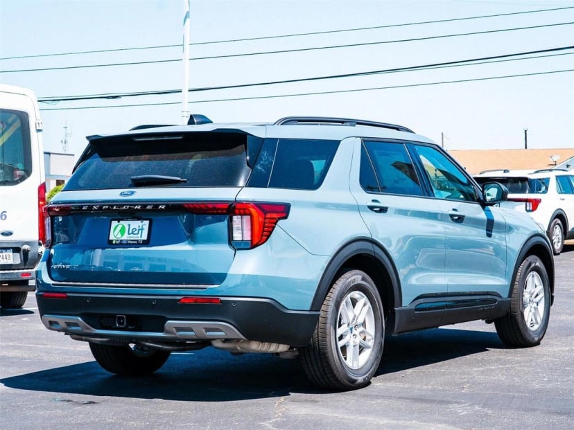 2026 Ford Explorer - Image 2