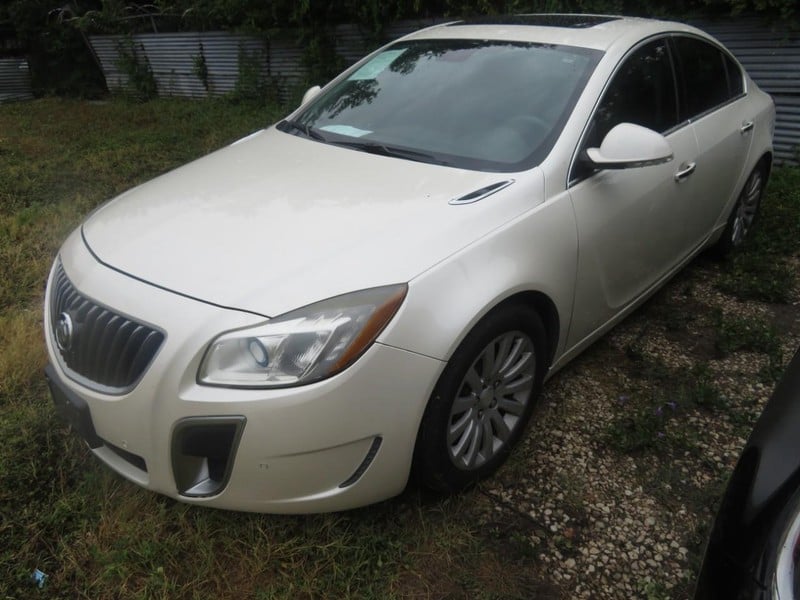 2013 Buick Regal - Image 2