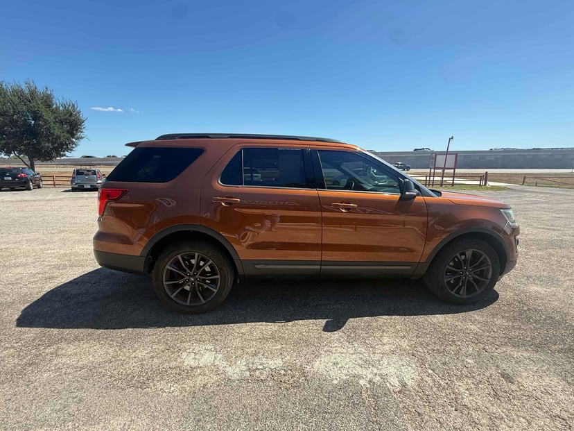 2017 Ford Explorer - Image 2