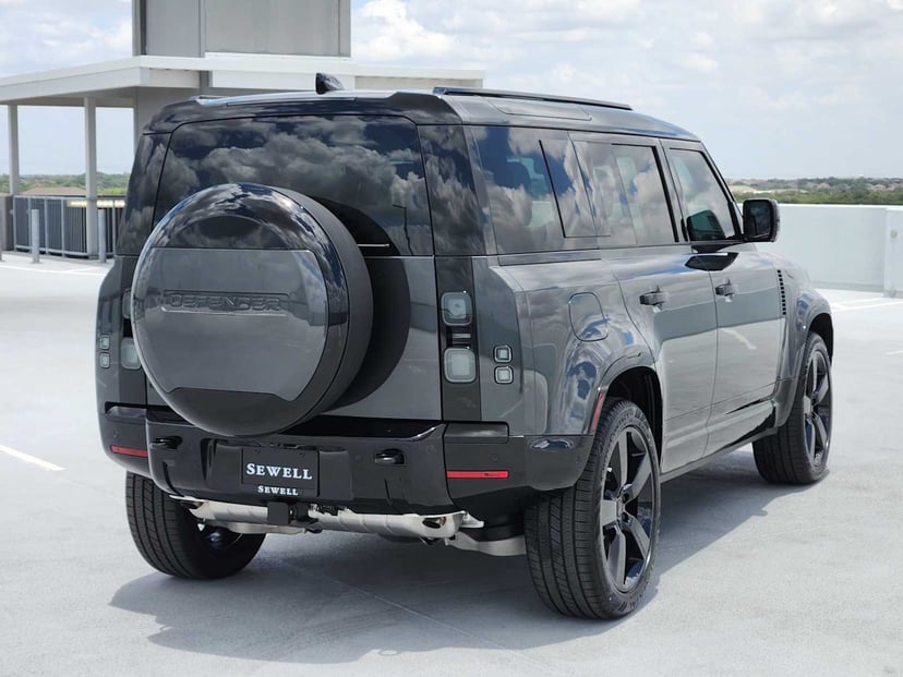 2026 Land Rover Defender - Image 2