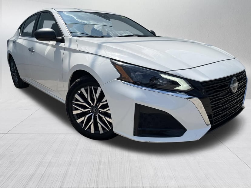 2025 Nissan Altima - Image 3