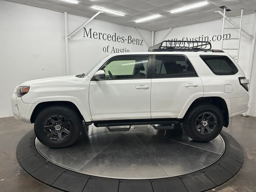2022 Toyota 4runner - Image 2