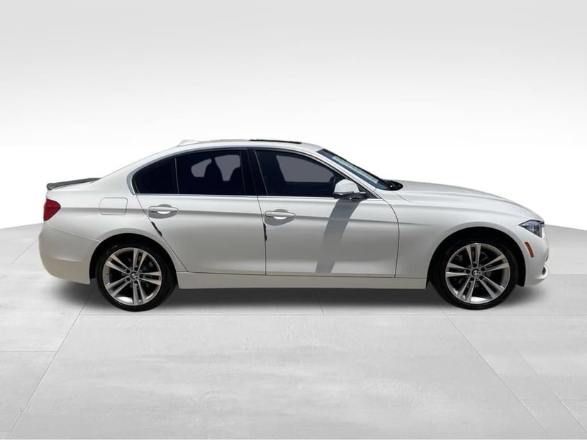 2017 BMW 330i - Image 2