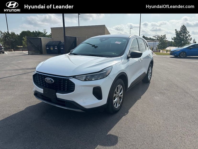 2023 Ford Escape - Image 2
