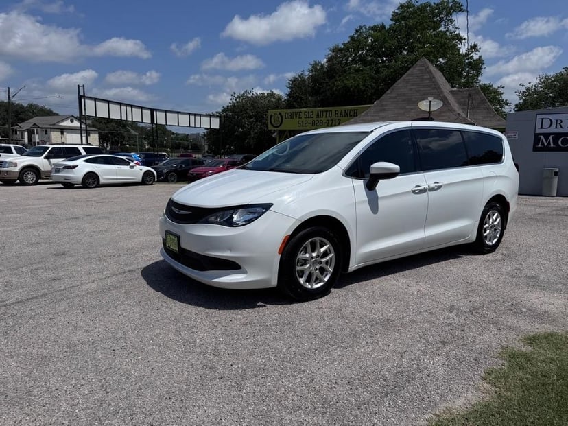 2022 Chrysler Voyager - Image 1