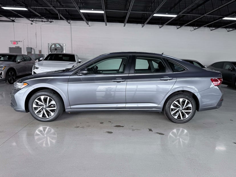 2024 Volkswagen Jetta - Image 2