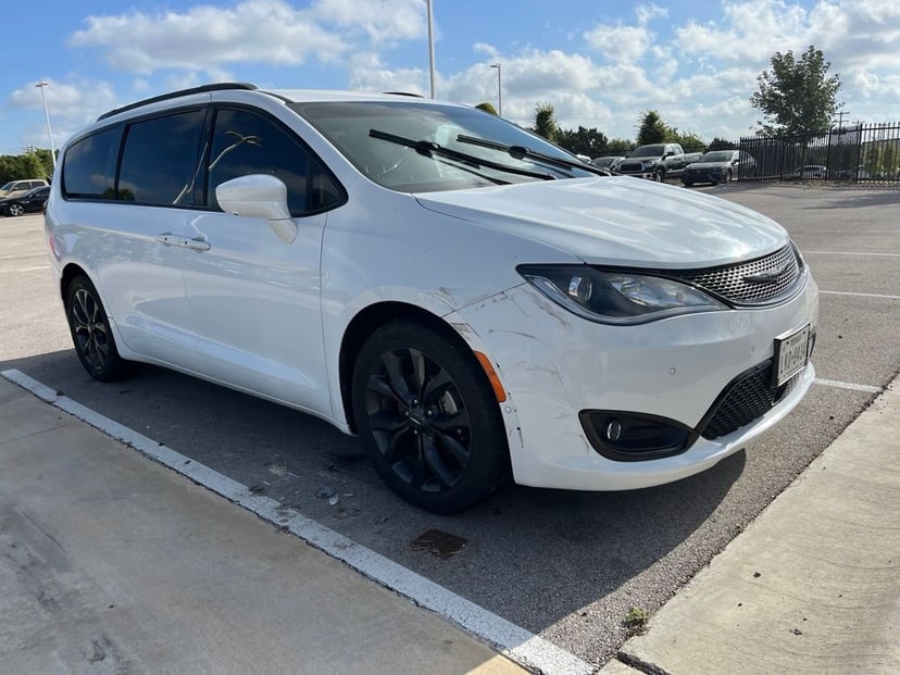 2018 Chrysler Pacifica - Image 1