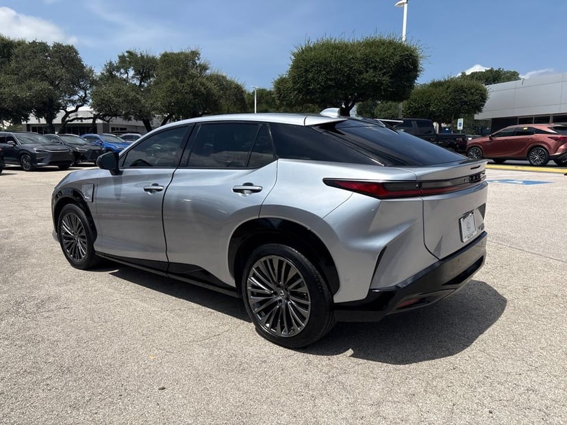 2023 Lexus rz - Image 3