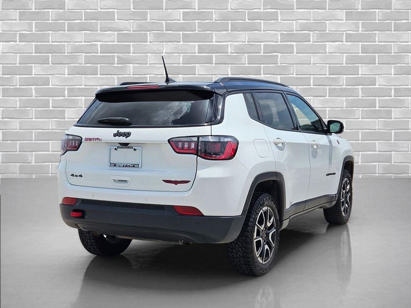 2025 Jeep Compass - Image 2