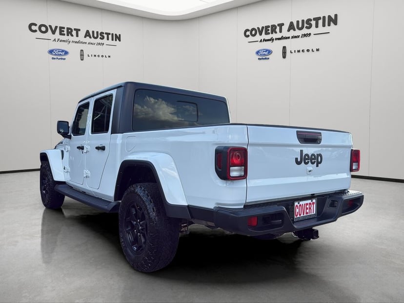 2023 Jeep Gladiator - Image 3