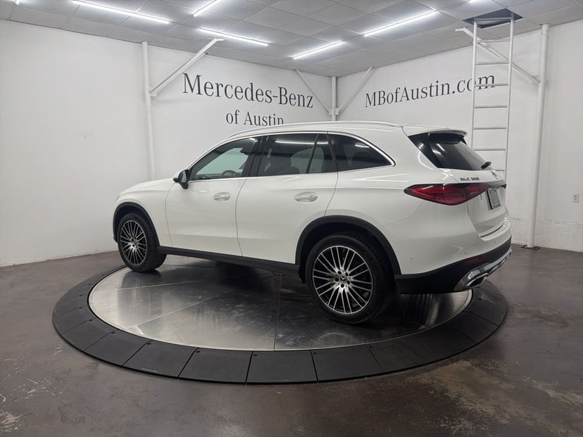 2026 Mercedes-Benz GLC - Image 3