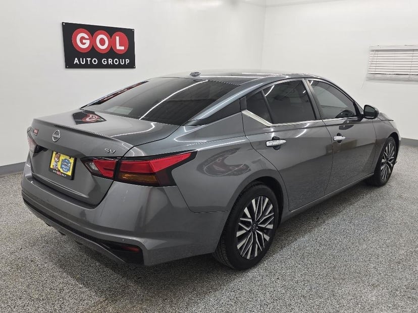 2023 Nissan Altima - Image 2